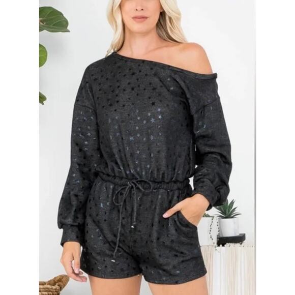 Le Lis Collection Romper Black Stars LS Pockets Off Shoulder New - Picture 1 of 16